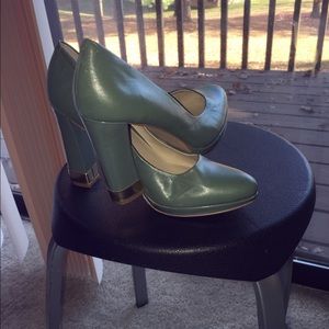 Nine West pumps