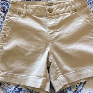 d. Jeans Khaki Shorts 💕LIKE NEW💕 Size 4