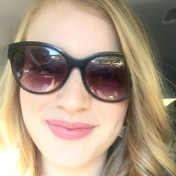 Meet your Posher, Caroline