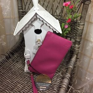 Butler chargeable wristlet