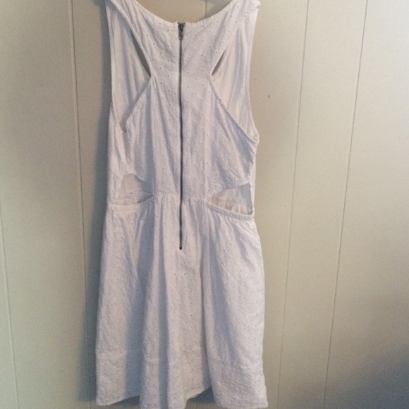 White dress - Picture 3 of 4