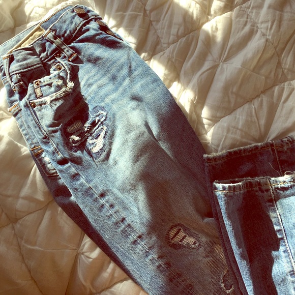 Abercrombie skinny jeans distressed.