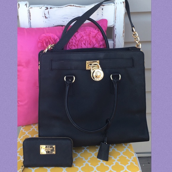 Michael Kors Handbags - Black MK Michael Kors Hamilton Purse & Wallet Set