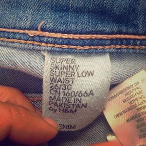 H&M super skinny super low jeans.