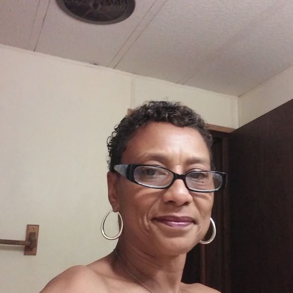 Meet your Posher, Brenda