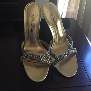Stunning bling Niña slip on heels.