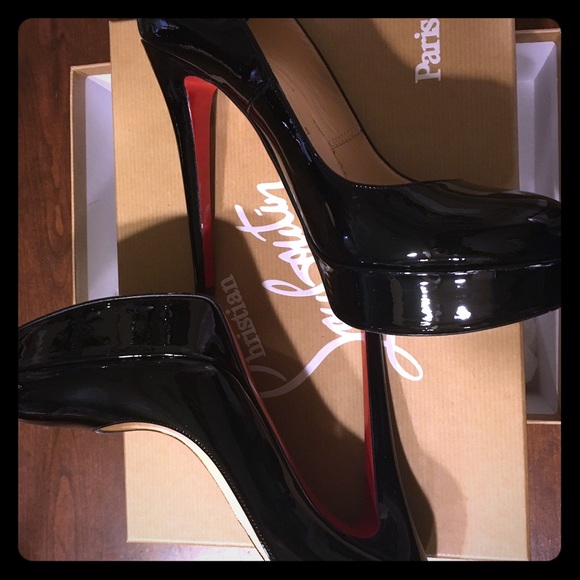 Speak for themselves. Size 38. Worn twice.