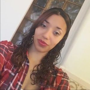 Meet your Posher, Dominique