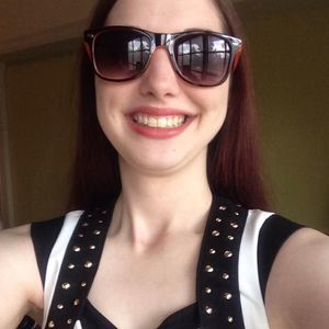 Meet your Posher, Alexis