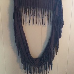 Fringy scarf