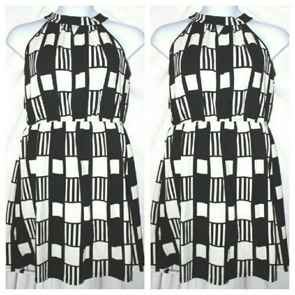 Dresses & Skirts - NWOT Women's Sleeveless Geometric Pattern Dress