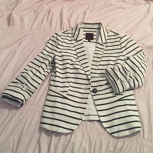 The Limited striped blazer. 😍 super stylish 😍