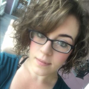 Meet your Posher, Cassandra