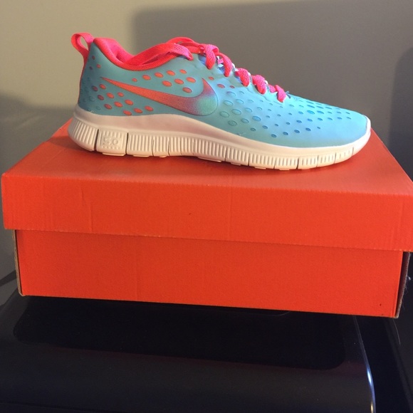 Girls 5Y Nike Free Express - New in Box