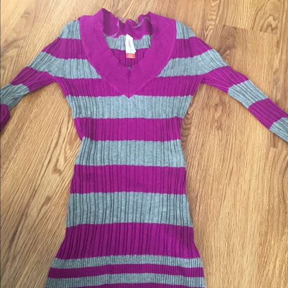 NWOT cute vneck sweater.