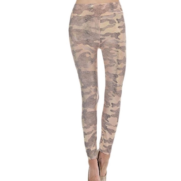 NWT Sexy Camo Shiny Leggings One size