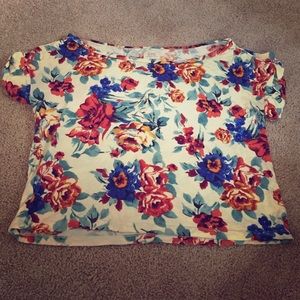 Floral print, loose fitting, crop-top