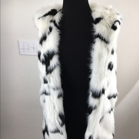 Alberto Makali Jackets & Blazers - NEW Alberto Makali Faux Fur Vest w/hood