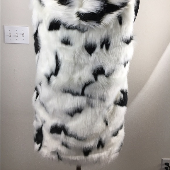 NEW Alberto Makali Faux Fur Vest w/hood - Picture 3 of 4