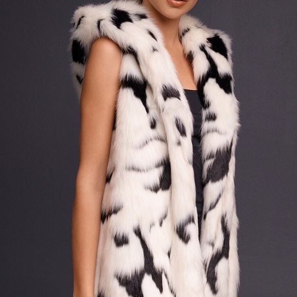 NEW Alberto Makali Faux Fur Vest w/hood - Picture 2 of 4