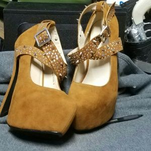 Super Cute & Sexy Tan Brown heels