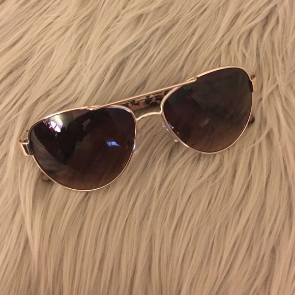 Accessories - Aviator sunglasses