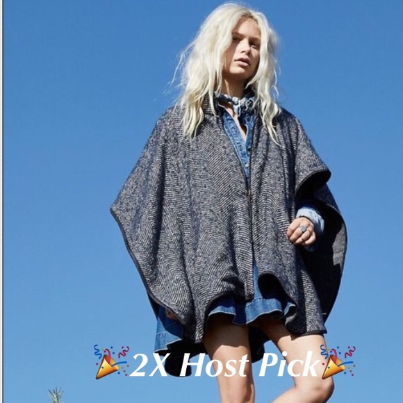 Free People Jackets & Blazers - 🎉2HP🎉 Free People Poncho