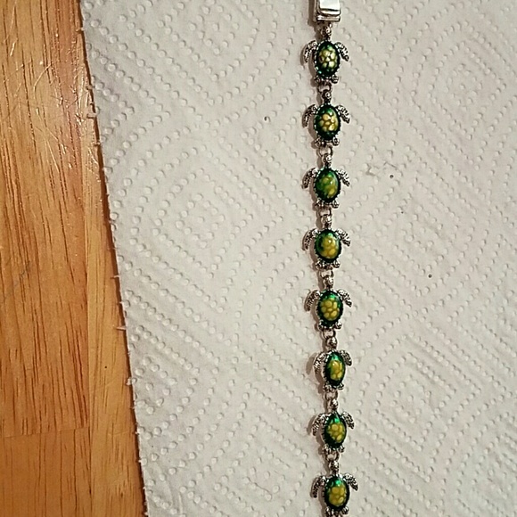 Sea turtle bracelet - Picture 1 of 2