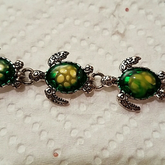 Sea turtle bracelet - Picture 2 of 2