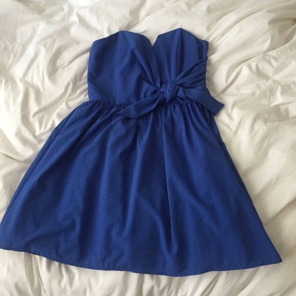 Perfect strapless blue dress