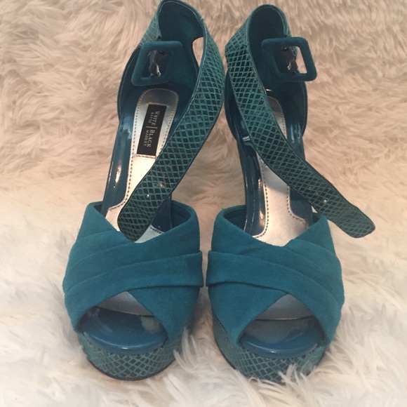 WHT/BLK FAUX SNAKE SKIN TURQUOISE PLATFORM HEELS
