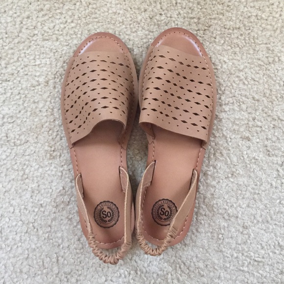 So Shoes - Cute tan sandals by So.