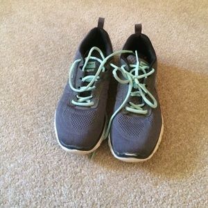 Size 7 Skechers flexsole