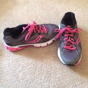 Never worn size 7 Saucony Ignition