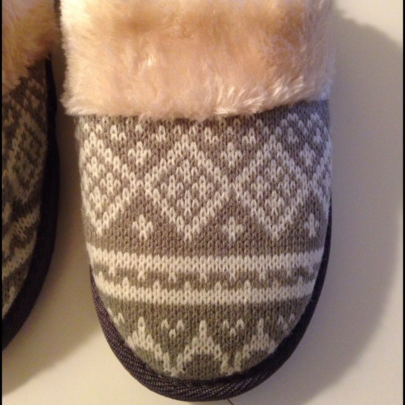 NWT gray and white slippers size 8 - Picture 3 of 4