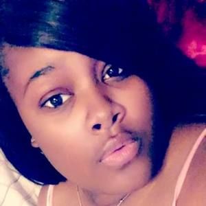 Meet your Posher, Mia