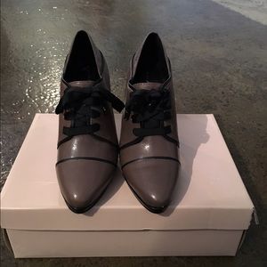 Round Toe Oxford Tie Up Shoe