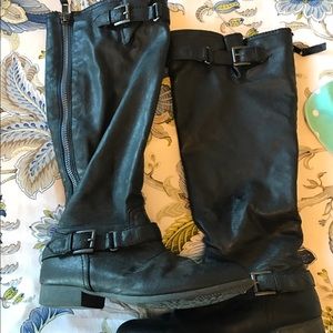 Black moto boots