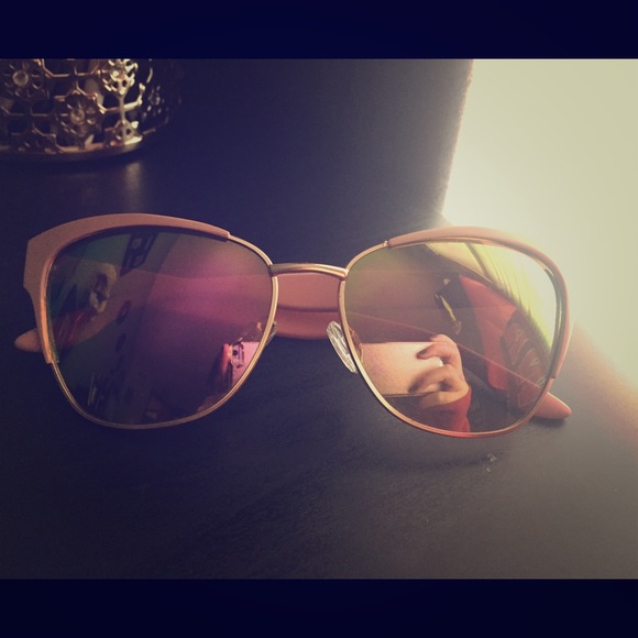 Tahari Fashion Sunglasses