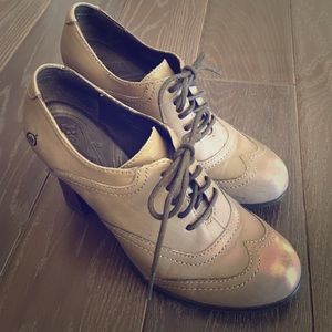 Gray leather laced oxfords by Born