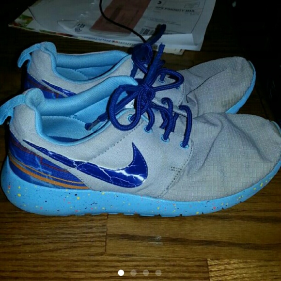 Women's like new Nike sneakers