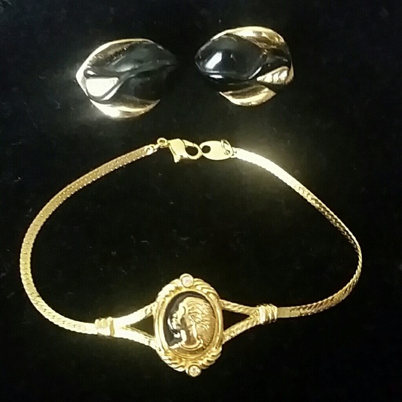 Beautiful Black Onyx / Crystal & Gold Plated Set