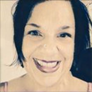 Meet your Posher, Lois