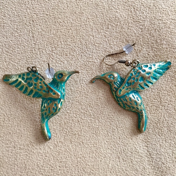 Jewelry - 🌷🎉hp🎉Lovely enamel hummingbird earrings