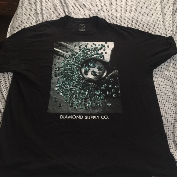 diamond supply shirt looks like new