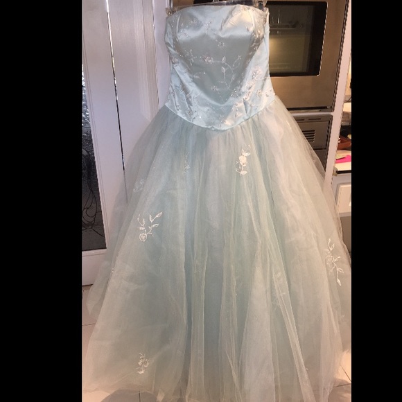 Cinderella Sweet 16 Dress - Picture 1 of 1