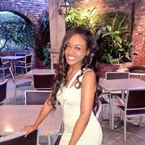 Meet your Posher, Dee