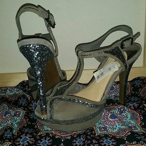 SUADE Gianni Bini Taupe/Silver Sz 8  (NWT)