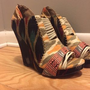 Tribal Print Wedge