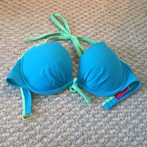 Super cute multi color vs top